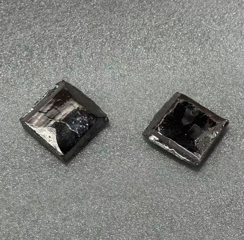 Tantalum được sử dụng để làm gì và nó hoạt động như thế nào trong điều kiện khắc nghiệt?